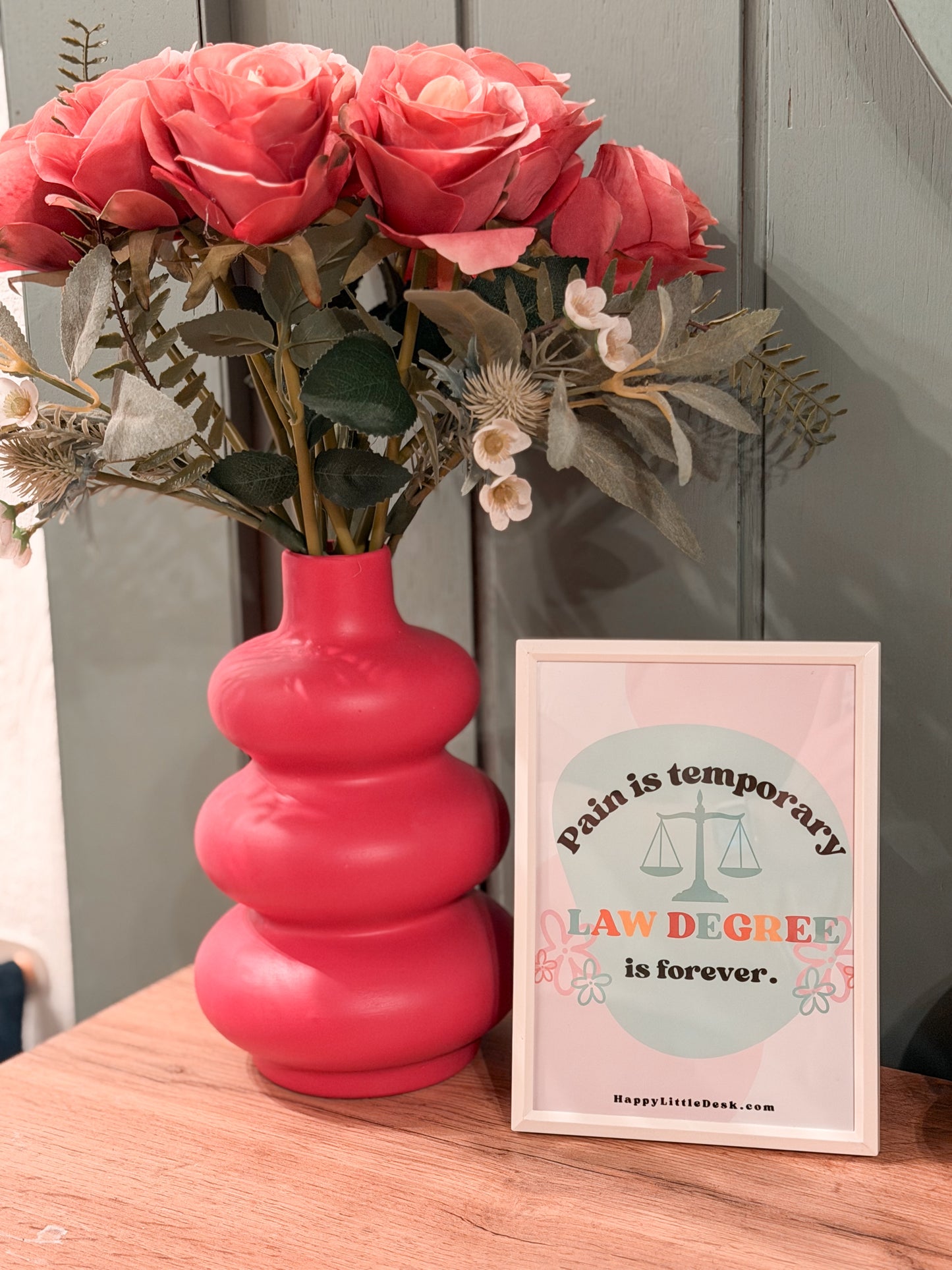 Pain is temporary - Bild inkl. Rahmen